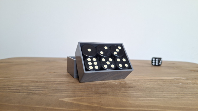 تاس شعبده بازی