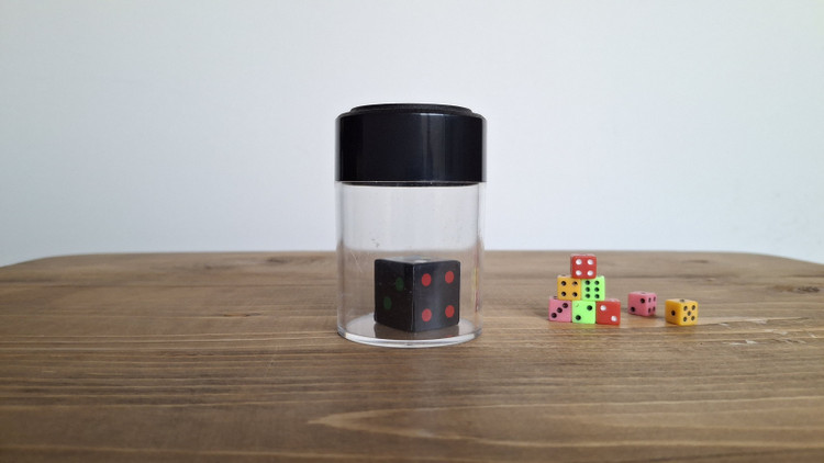 شعبده بازی تاس