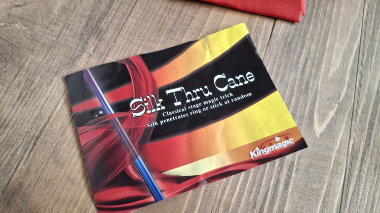 رد شدن دستمال شعبده بازی