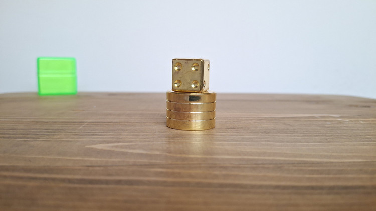 تاس شعبده بازی