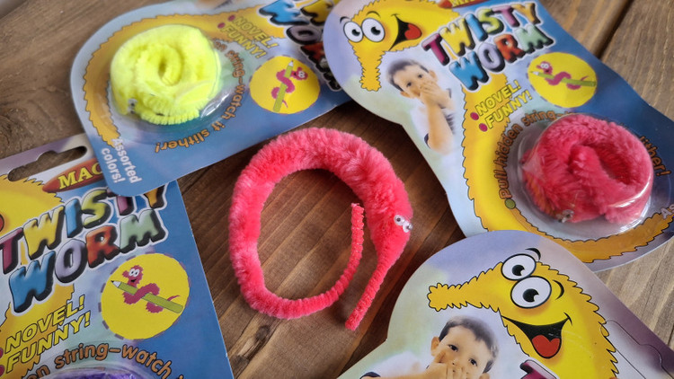 شعبده کرم بازیگوش